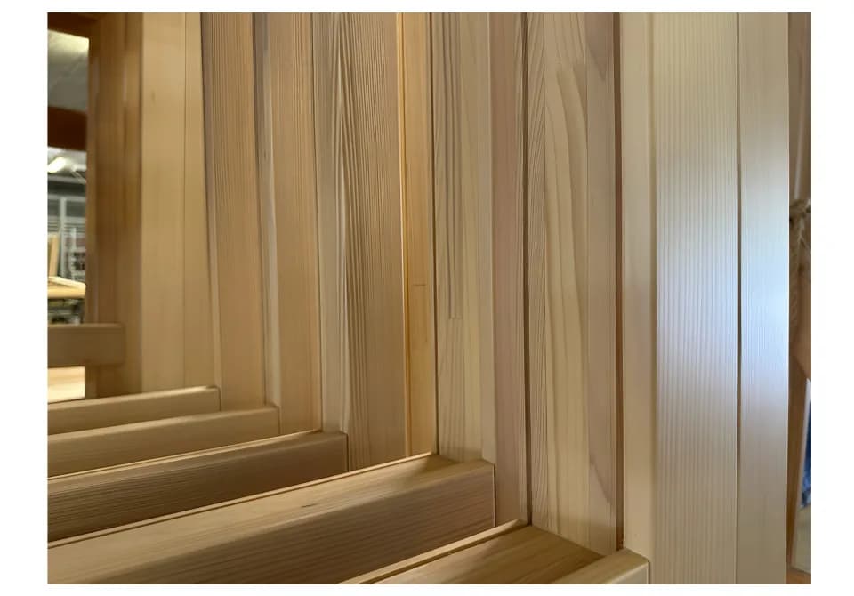 Holzfenster ohne Farbpigmente, Bild 1